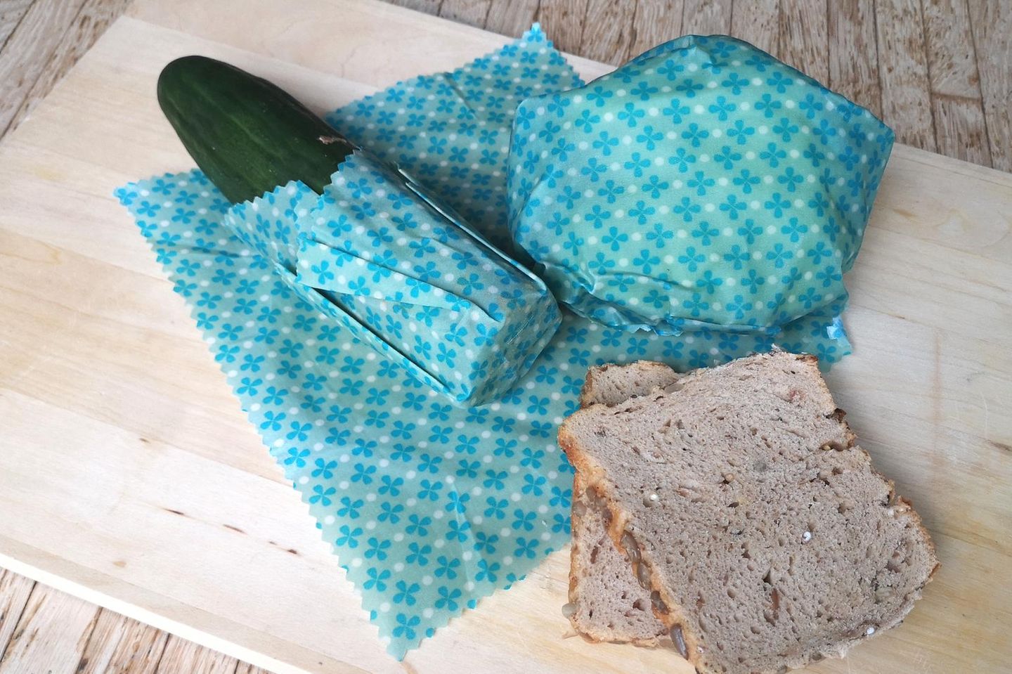 Foto von Lebensmitteln in selbstgemachten Wachstüchern