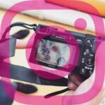 Blick auf ein Kameradisplay mit Foto eines Unverpackteinkaufs hinter pinkem Instagram-Logo mit Verlinkung zur Instagram-Seite von „Einmal ohne, bitte“